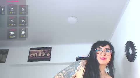 Snapshot of vicky_hotmilf chatting on 06.10.26 Vicky online show from 06.10.26