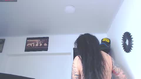Snapshot of vicky_hotmilf chatting on 07.01.26 Vicky online show from 07.01.26