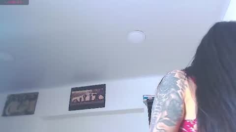 Snapshot of vicky_hotmilf chatting on 07.06.26 Vicky online show from 07.06.26