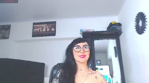 Snapshot of vicky_hotmilf chatting on 07.09.26 Vicky online show from 07.09.26