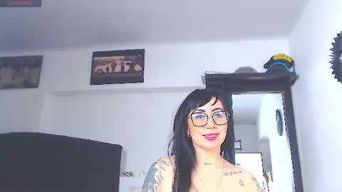 Snapshot of vicky_hotmilf chatting on 07.17.26 Vicky online show from 07.17.26