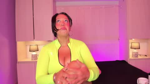 Snapshot of vicky_ruiz chatting on 01.08.25 V I C K Y online show from 01.08.25