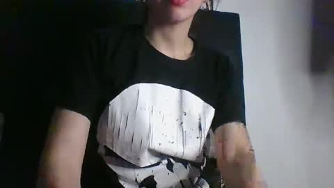 Snapshot of vickybratx chatting on 09.21.25 vickybratx online show from 09.21.25