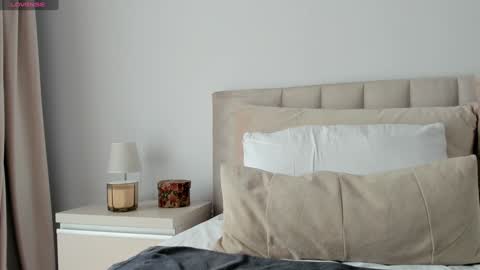 Snapshot of vickystonee chatting on 12.20.24 Victoria online show from 12.20.24