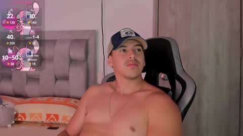 Snapshot of victor_vixen chatting on 12.22.24 victor online show from 12.22.24