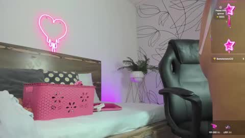 Snapshot of victoria18x chatting on 12.20.24 Victoria online show from 12.20.24