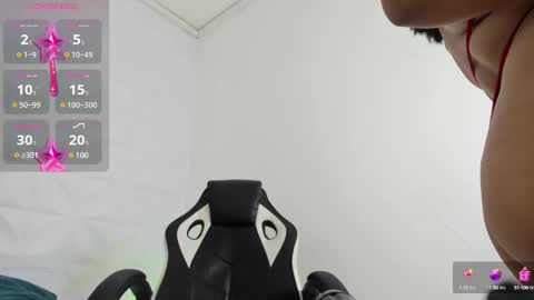 Snapshot of victoria18x chatting on 12.24.24 Victoria online show from 12.24.24