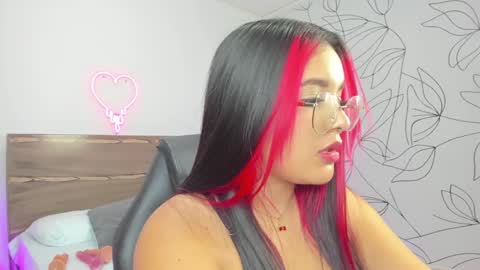 Snapshot of victoria18x chatting on 01.15.25 Victoria online show from 01.15.25