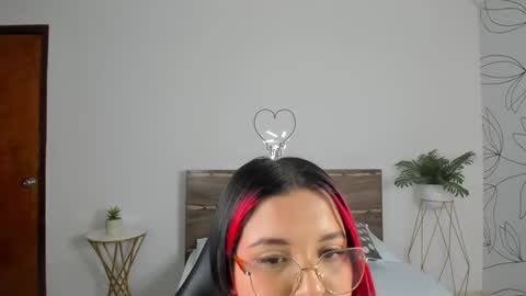 Snapshot of victoria18x chatting on 01.24.25 Victoria online show from 01.24.25