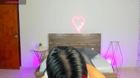 Snapshot of victoria18x chatting on 01.27.25 Victoria online show from 01.27.25