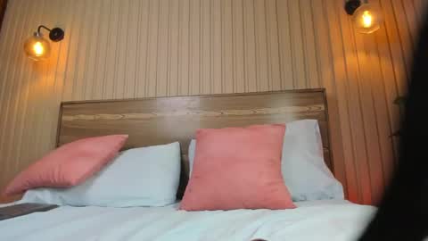 Snapshot of victoria18x chatting on 02.04.25 Victoria online show from 02.04.25