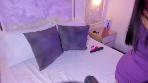 Snapshot of victoria18x chatting on 09.20.25 Victoria online show from 09.20.25