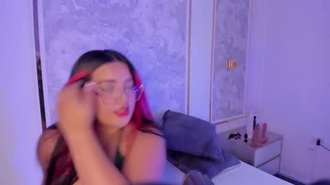 Snapshot of victoria18x chatting on 09.22.25 Victoria online show from 09.22.25