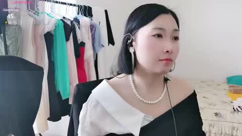 Snapshot of victoria991 chatting on 09.17.25 victoria991 online show from 09.17.25