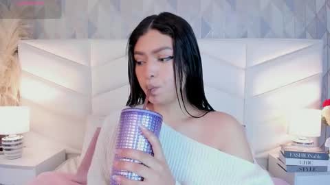 Snapshot of victoria___jonnes chatting on 09.19.25 victoria___jonnes online show from 09.19.25