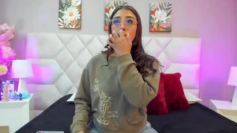 victoria__lee_ online show from 05.21.26