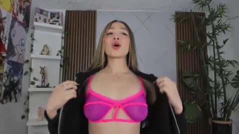 Snapshot of victoria_adams14 chatting on 02.08.25 Victoria for you online show from 02.08.25