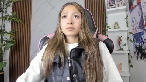 Snapshot of victoria_adams14 chatting on 02.14.25 Victoria for you online show from 02.14.25