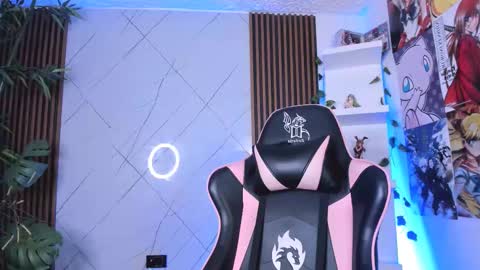 Snapshot of victoria_adams14 chatting on 02.20.25 Victoria for you online show from 02.20.25