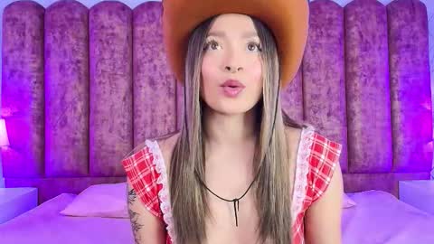 Snapshot of victoria_adams14 chatting on 09.25.25 Victoria for you online show from 09.25.25