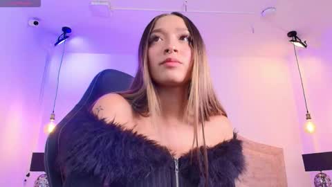 Snapshot of victoria_adams14 chatting on 11.08.25 Victoria for you online show from 11.08.25