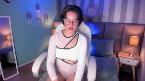 Victoria online show from 01.25.25