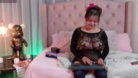 victoria_cherry_ online show from 11.24.25