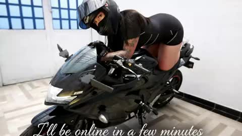 Victoria Collins online show from 04.07.26