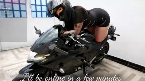 Victoria Collins online show from 04.08.26