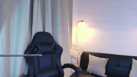 Victoria Collins online show from 05.14.26