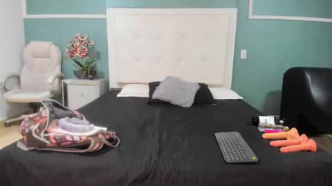 Snapshot of victoria_cutee chatting on 05.29.26 online show from 05.29.26