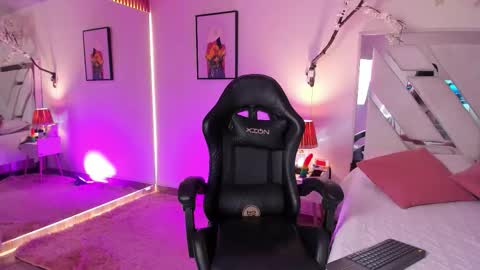 Victoria  online show from 03.04.26