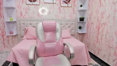 Victoria Houston  online show from 12.27.24