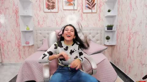 Victoria Houston  online show from 01.03.25