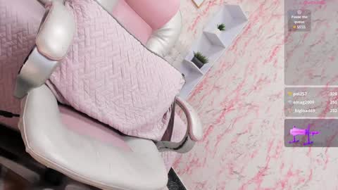 Victoria Houston  online show from 01.04.25