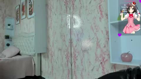 Victoria Houston  online show from 03.04.25