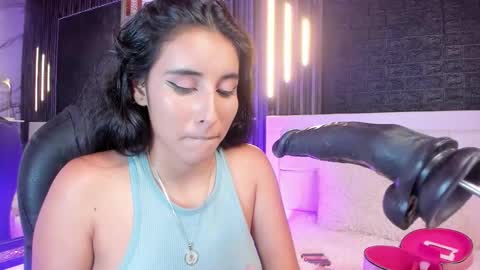 Victoria Houston  online show from 09.11.25