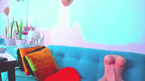 Victoria  online show from 02.06.25