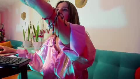 Victoria  online show from 02.16.25