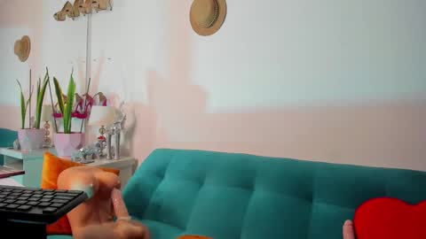 Victoria  online show from 02.16.25