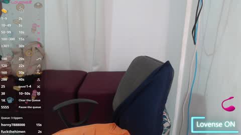 Snapshot of victoria_milf06 chatting on 01.11.25 victoria online show from 01.11.25