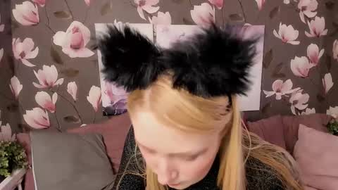 Victoria online show from 12.18.25