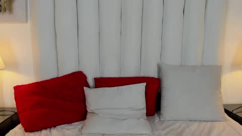Snapshot of victoria_queen2 chatting on 02.01.25 victoria_queen2 online show from 02.01.25