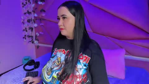 Snapshot of victoria_rossy_ chatting on 10.11.25 Victoria online show from 10.11.25