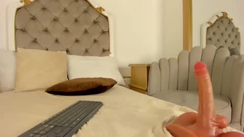 Snapshot of victoria_vallejo chatting on 02.10.25 victoria  online show from 02.10.25