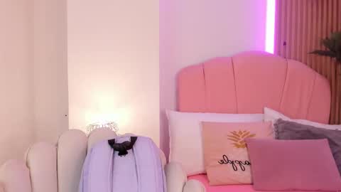 victoria  online show from 12.04.25