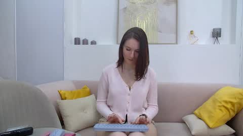 Victoria online show from 01.17.25