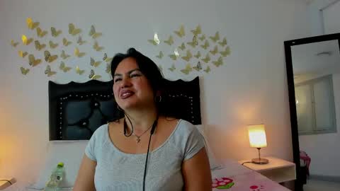 Snapshot of victoriacg chatting on 04.22.26 victoriacg online show from 04.22.26