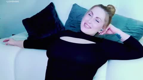 Snapshot of victoriafalls chatting on 11.13.25 Miss V online show from 11.13.25