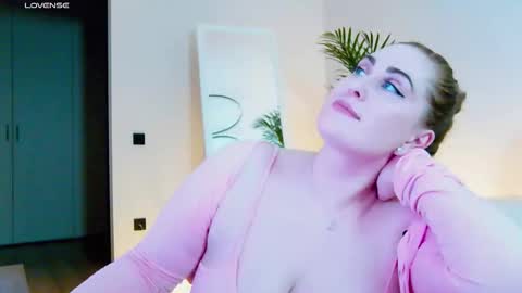 Snapshot of victoriafalls chatting on 01.07.26 Miss V online show from 01.07.26